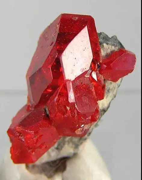 Female yellow trisulfurized two arsenic
